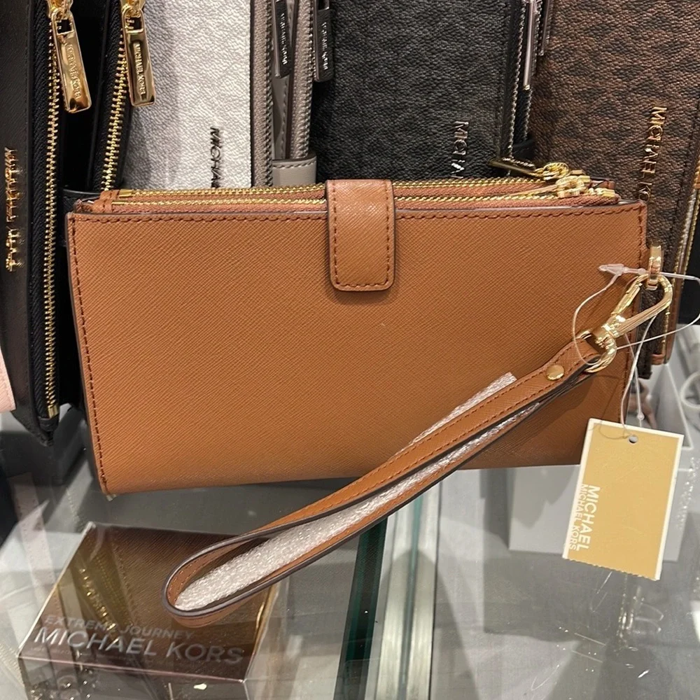 MICHAEL KORS LARGE DOUBLE ZIP WRISTLET WALLET PHONE CASE CLUTCH 
Luggage - Picture 13 of 16